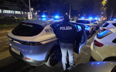 Aggredito con un tirapugni: arrestato un 27enne per rapina