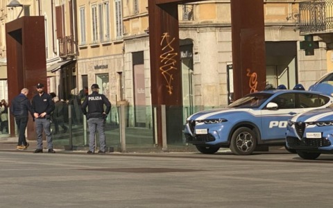 Arrestata dopo furto e aggressione al supermercato di Monza