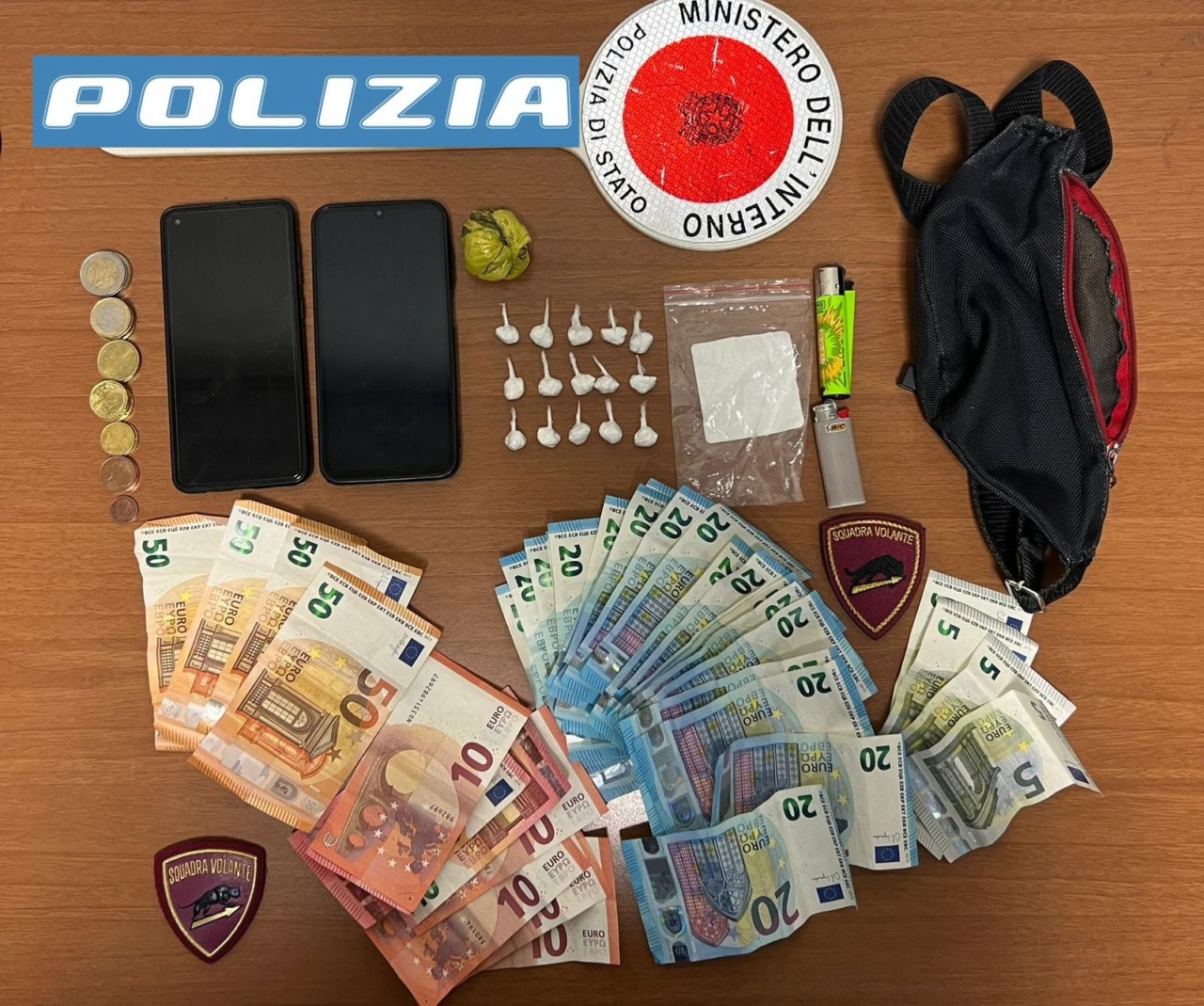 Arrestato un 33enne marocchino dopo un inseguimento in bicicletta: calci agli agenti e cocaina in tasca
