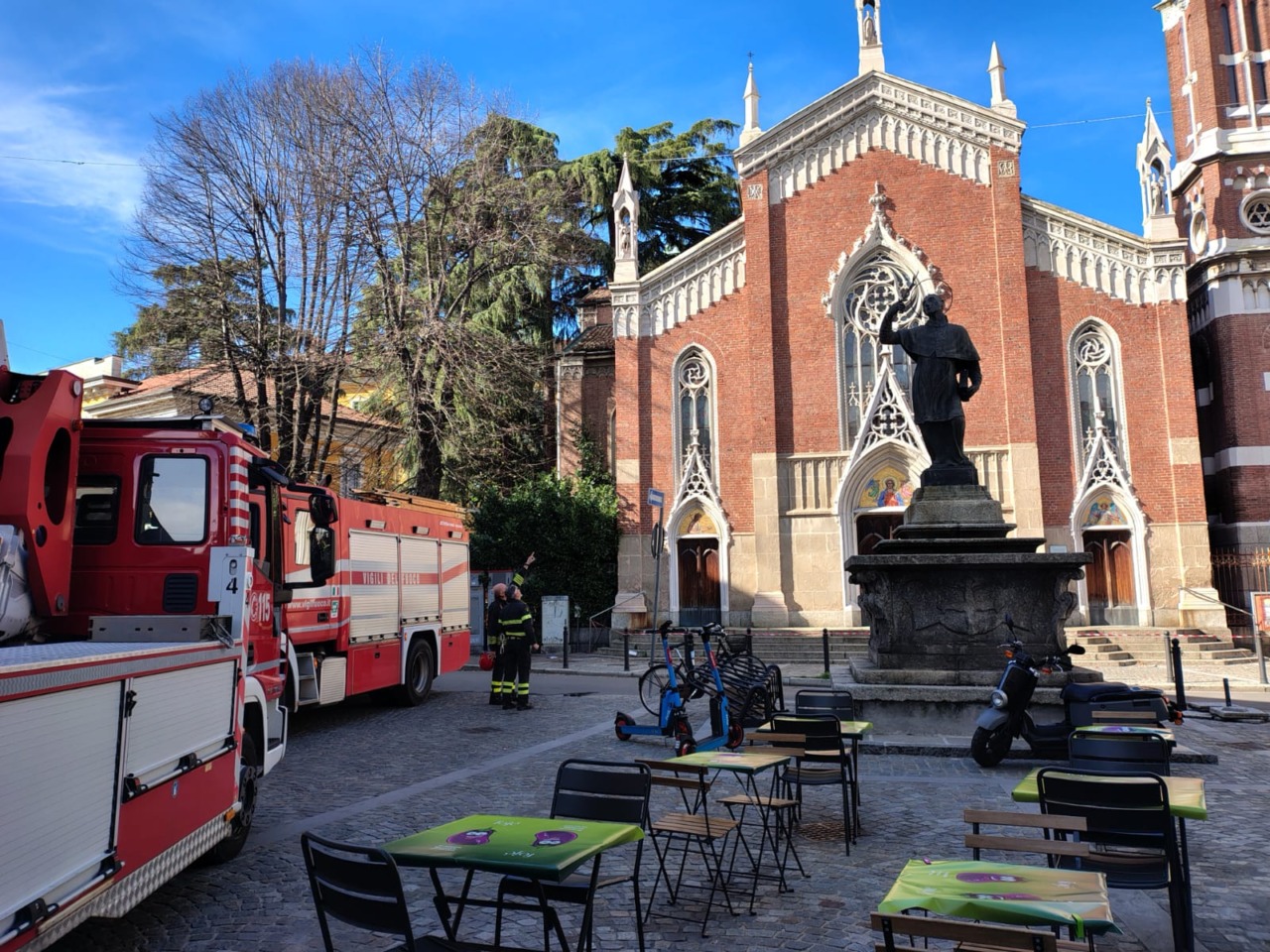 Caduta di calcinacci dal campanile a Monza