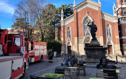 Caduta di calcinacci dal campanile a Monza