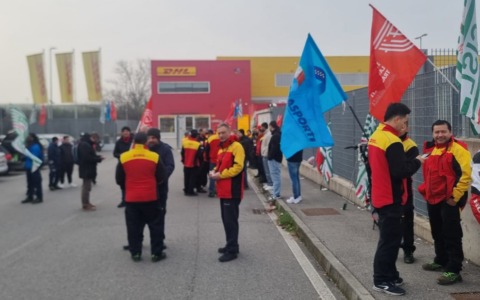 Lavoratori Dhl in sciopero: “Chiediamo il pagamento delle spettanze”
