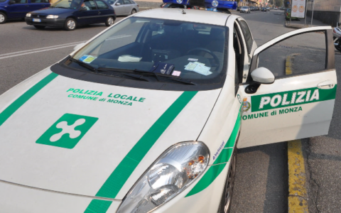 Sequestro e denuncia per camion sovraccarico a Monza