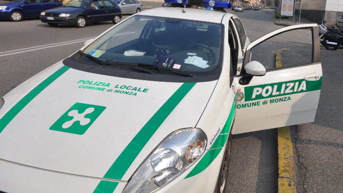 Sequestro e denuncia per camion sovraccarico a Monza