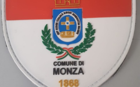 Un uomo ubriaco aggredisce gli agenti durante un controllo stradale