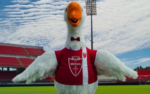 AC Monza presenta ‘Lake’: il cigno che ha stupito i tifosi