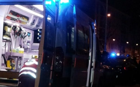 Aggredito con casco e bottiglie: “Almeno sono vivo”