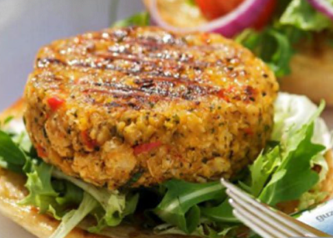 Burger di fagioli e ragù di legumi: il nuovo menù delle mense scolastiche