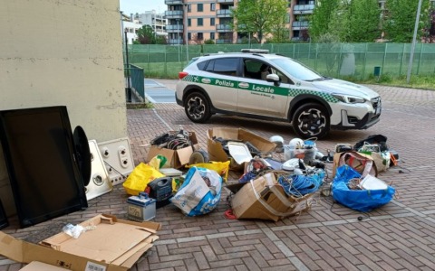 Fingendosi addetti alla discarica, rubavano rifiuti preziosi
