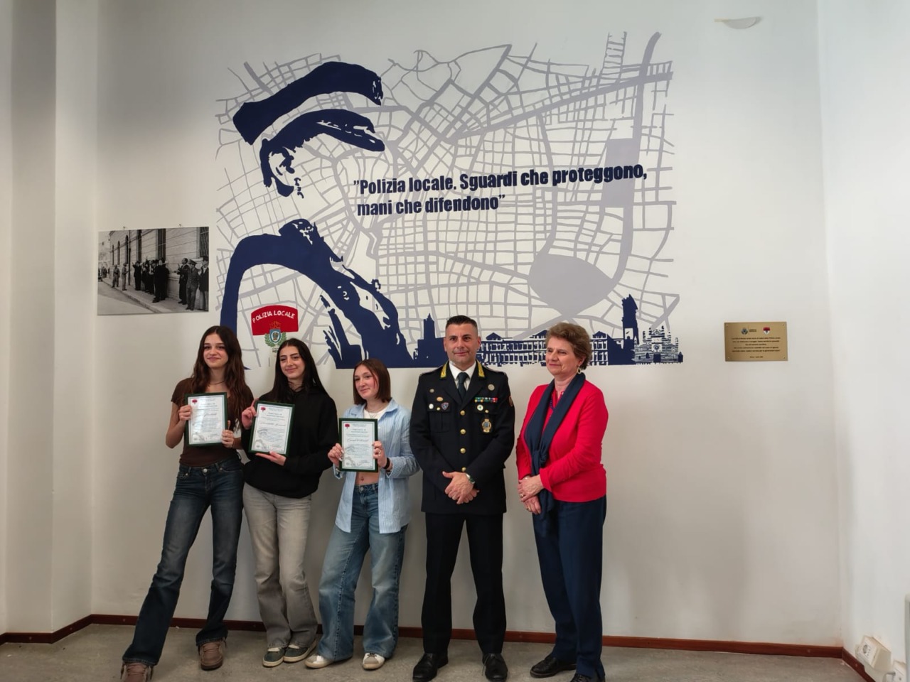 Inaugurato il murale in onore della Polizia Locale realizzato dagli studenti