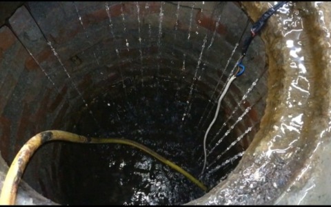 Infiltrazioni fognarie in casa: la denuncia di una famiglia a Monza