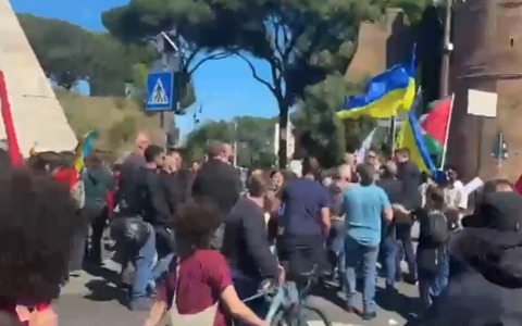 Tensione al corteo del 25 Aprile: aggredita una delegazione di +Europa e Radicali Italiani