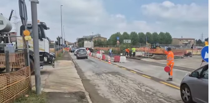 Via Santa Margherita: senso unico alternato per i lavori di Pedemontana crea disagi