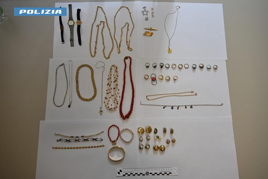 Arrestato un giovane finto Carabiniere dopo aver rubato 20mila euro di gioielli a un’anziana