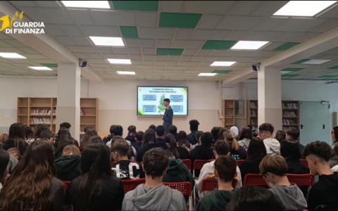 La Guardia di Finanza promuove l’educazione alla legalità economica nelle scuole