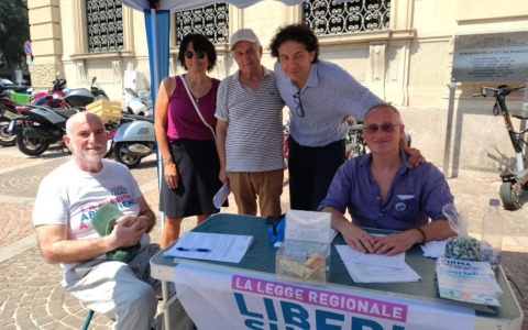 Marco Cappato avvia a Monza la raccolta firme per la legge “Liberi Subito”