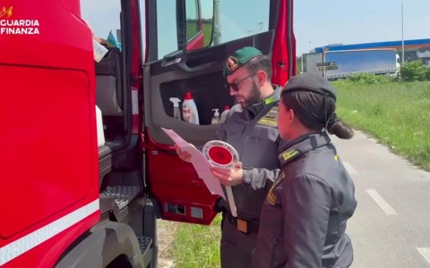 Maxi sequestro della Finanza per lavoro nero in 4 aziende