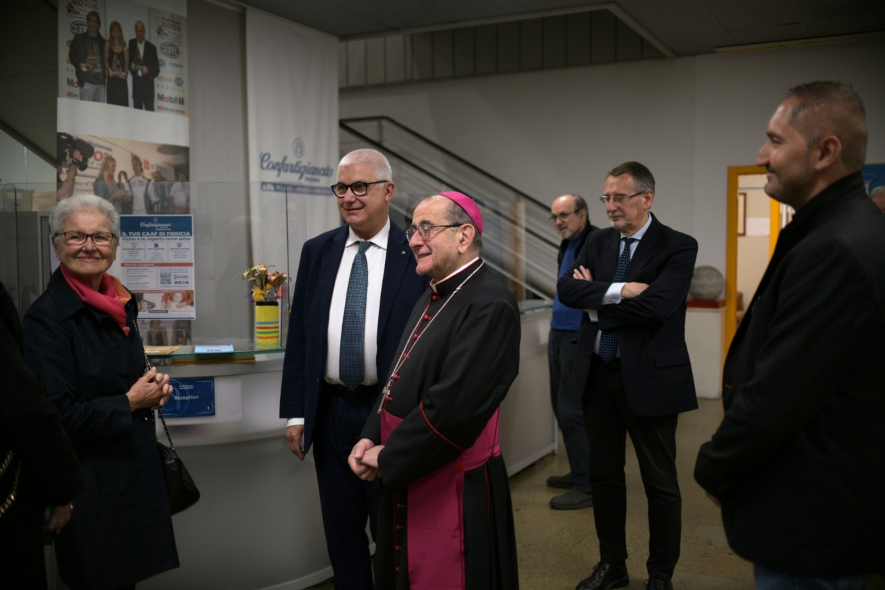 Monsignor Delpini dialoga con gli artigiani brianzoli