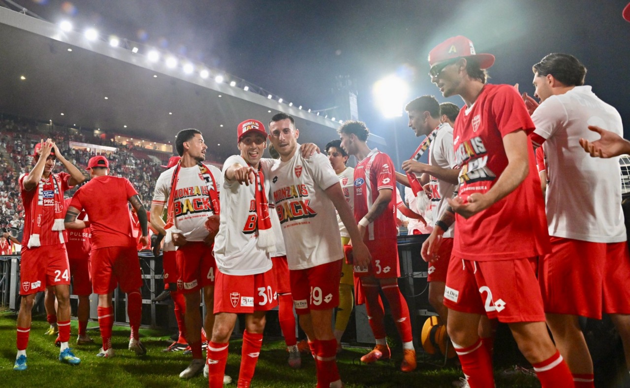 Sabato pomeriggio, sfilata del Monza per la promozione in Serie A