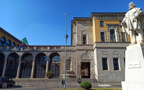 Testamento contestato: anziana lascia beni ai monaci, nipoti presentano documento falso
