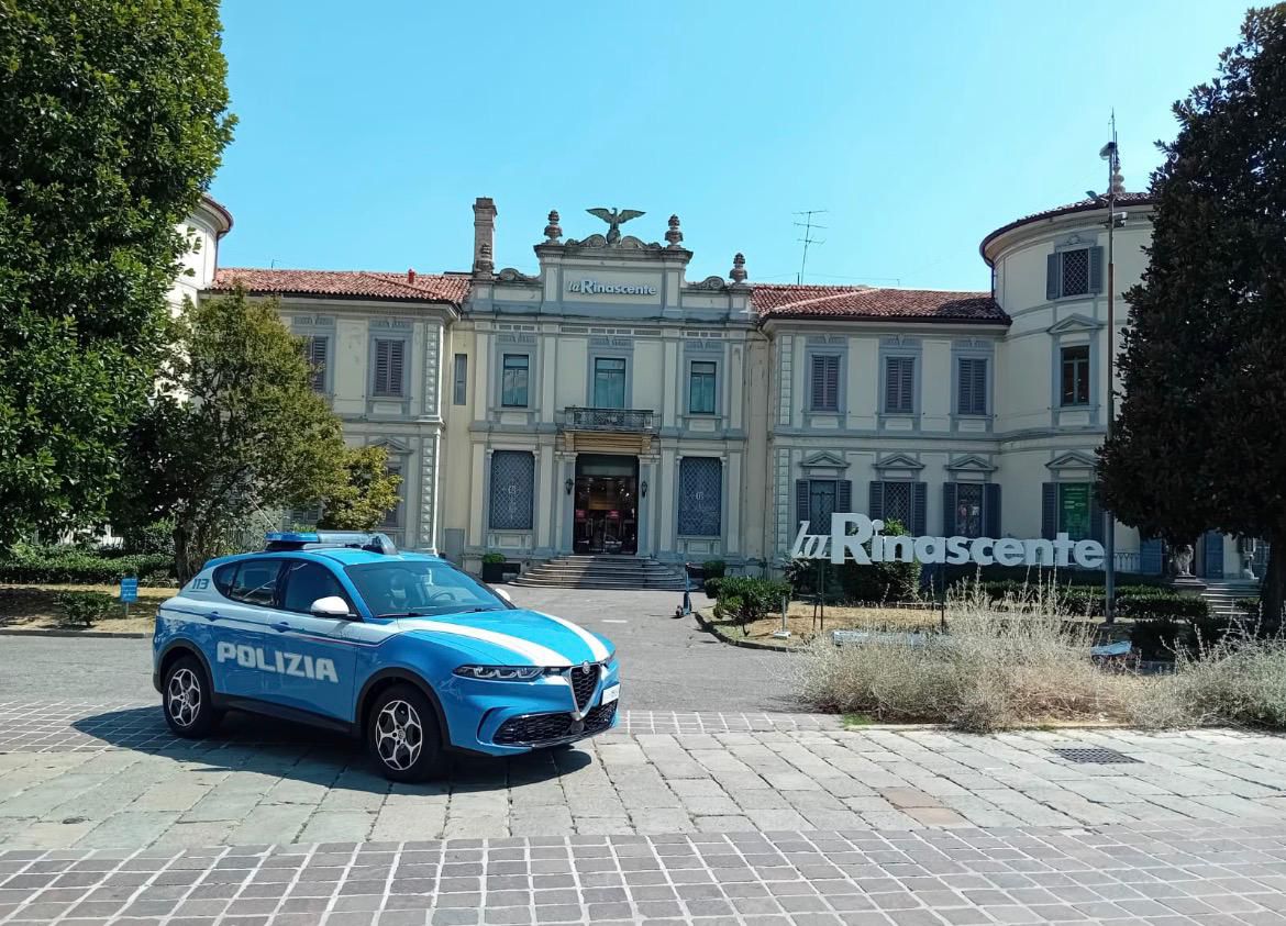 Cittadino algerino tenta furto in negozio: arrestato 27enne a Monza