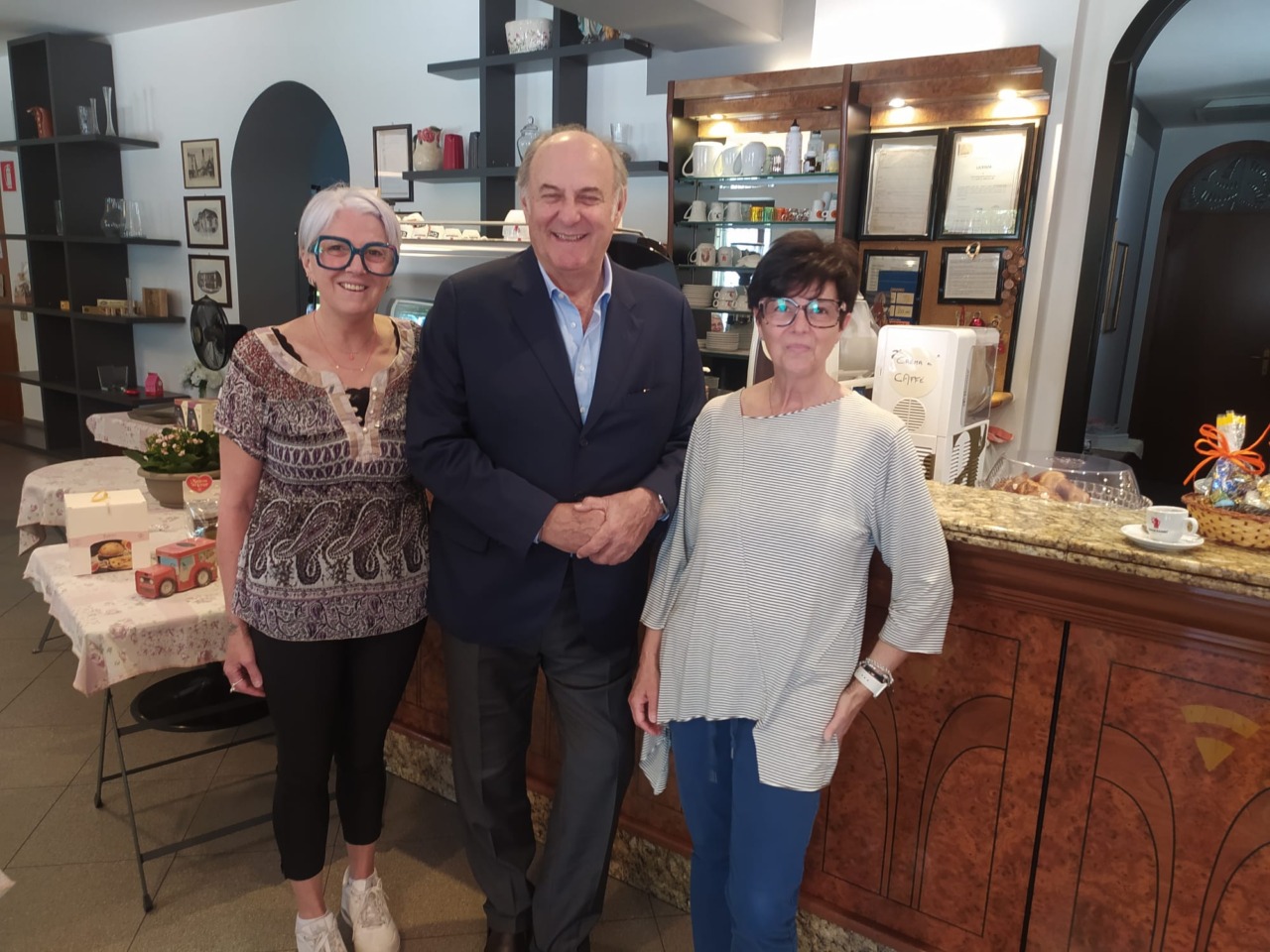 Gerry Scotti sorprende Vedano al Lambro con una visita inaspettata