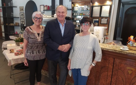 Gerry Scotti sorprende Vedano al Lambro con una visita inaspettata