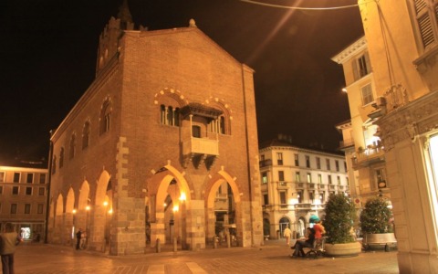 Il Comune di Monza introduce un’ordinanza per la movida: orari di chiusura modificati per i locali
