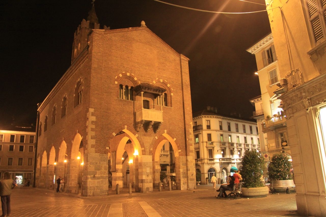 Il Comune di Monza introduce un’ordinanza per la movida: orari di chiusura modificati per i locali