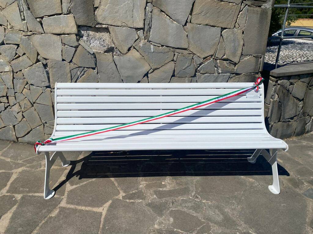 Inaugurazione di una panchina bianca per le vittime del lavoro a Lissone