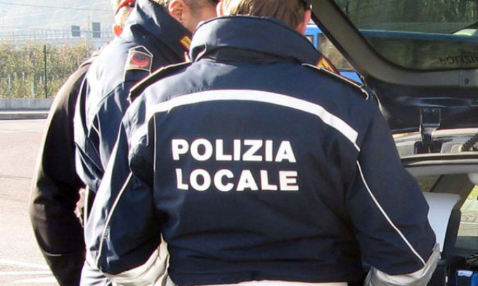 Incidente mortale a Milano: agente della Polizia locale perde la vita durante un inseguimento