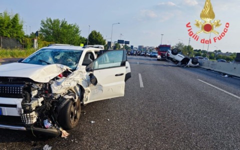 Incidente stradale a San Fruttuoso: auto ribaltata