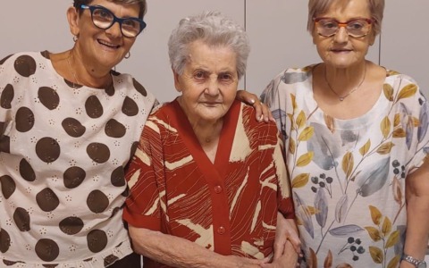 Angela Colombo, la parrucchiera storica, festeggia 100 anni di vita
