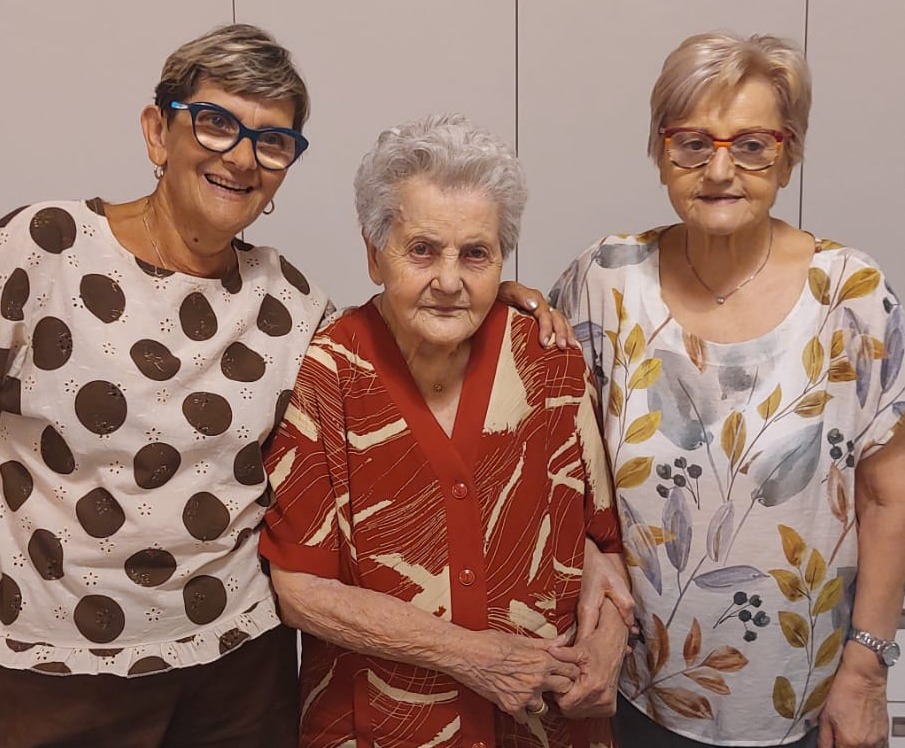 Angela Colombo, la parrucchiera storica, festeggia 100 anni di vita