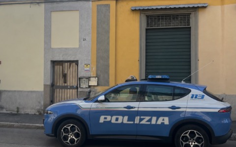 Arrestato per aver lanciato sostanze stupefacenti dalla finestra