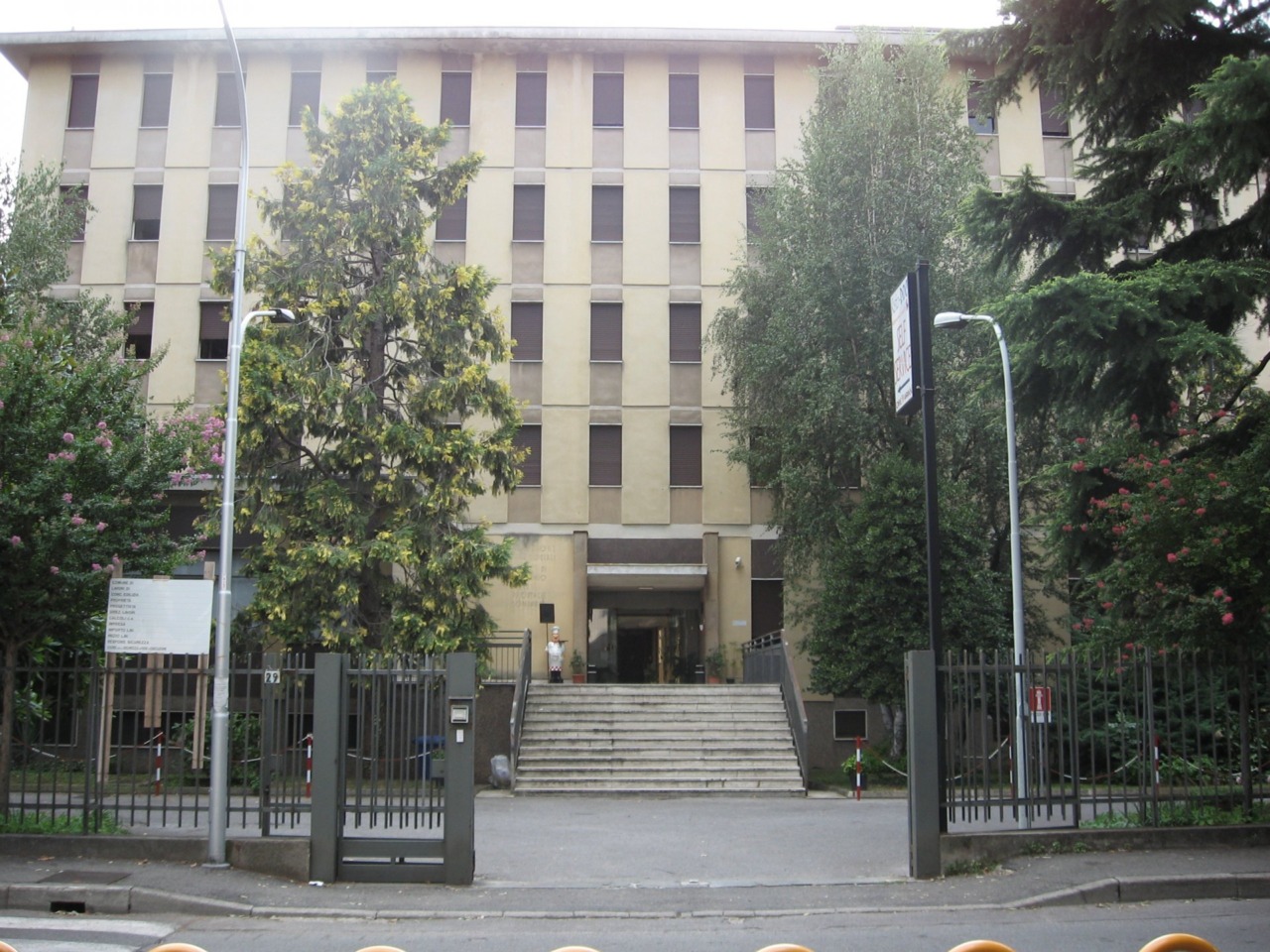 Centro sociale in via Tazzoli: ultimi ospiti in fase di ricollocazione