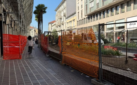 Iniziano i lavori di riqualificazione delle aiuole in via Italia