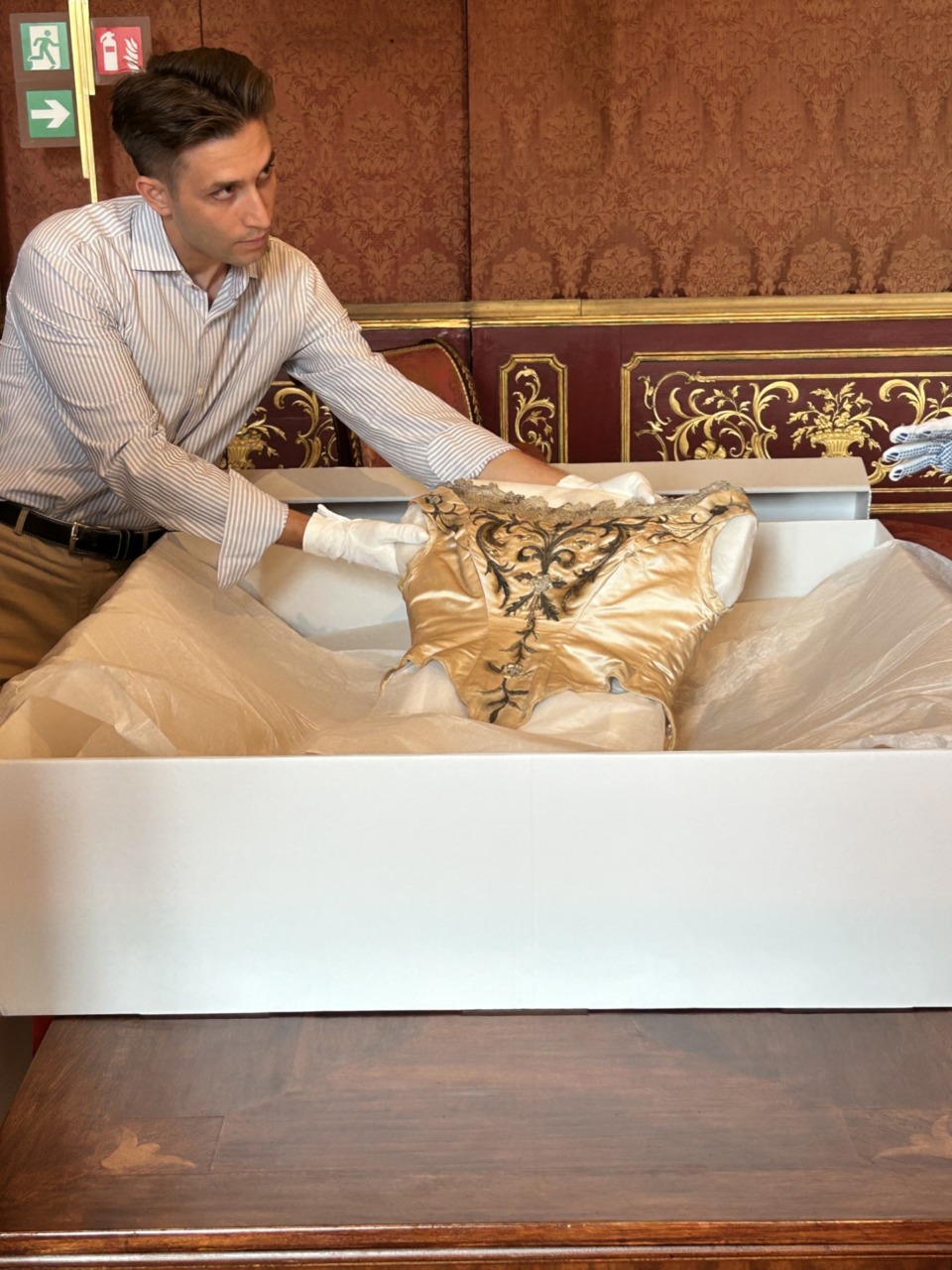 L’abito di Margherita di Savoia torna alla Villa Reale dopo 140 anni